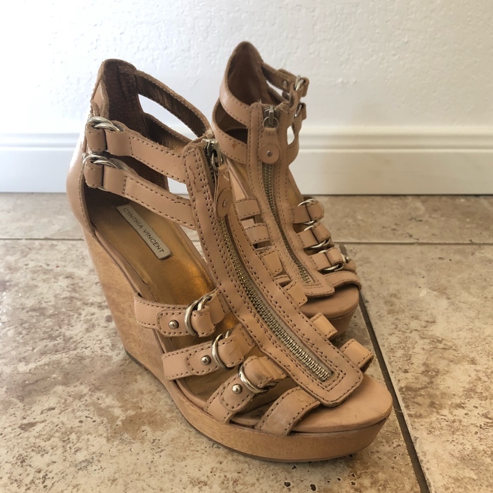 Cynthia Vincent wedges (nude)